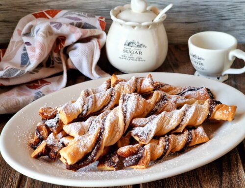 TORCETTI DI SFOGLIA ALLA NUTELLA