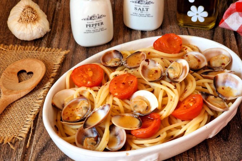 SPAGHETTI CON VONGOLE E POMODORINI