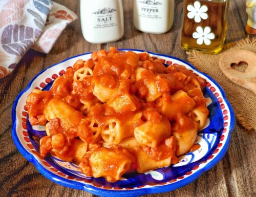 PASTA CON POMODORO E PANCETTA