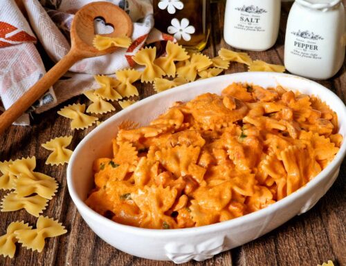 FARFALLE CON PANCETTA E FUNGHI