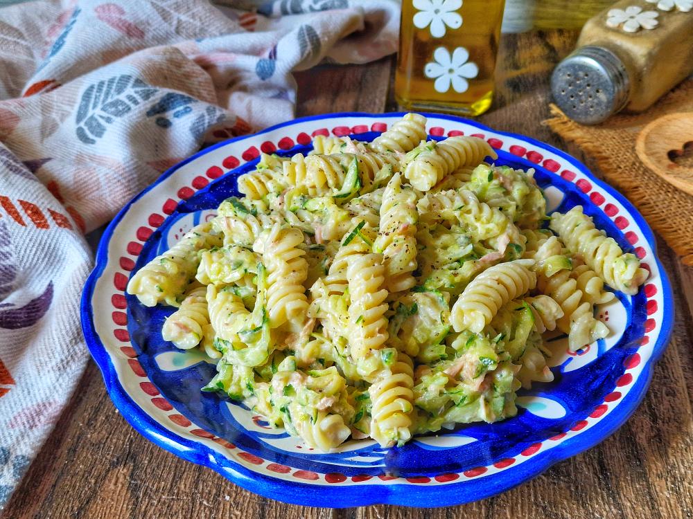 INSALATA DI PASTA CON ZUCCHINE E PHILADELPHIA