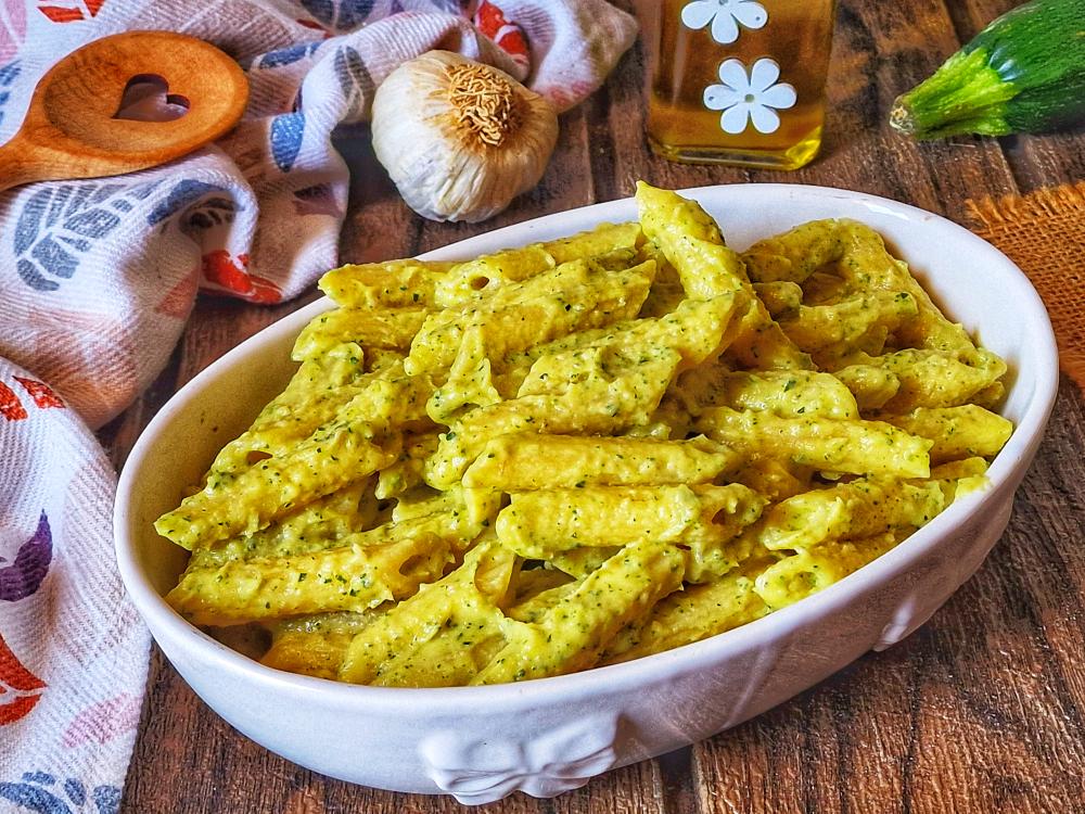 PENNE CREMOSE CON ZUCCHINE E PANCETTA