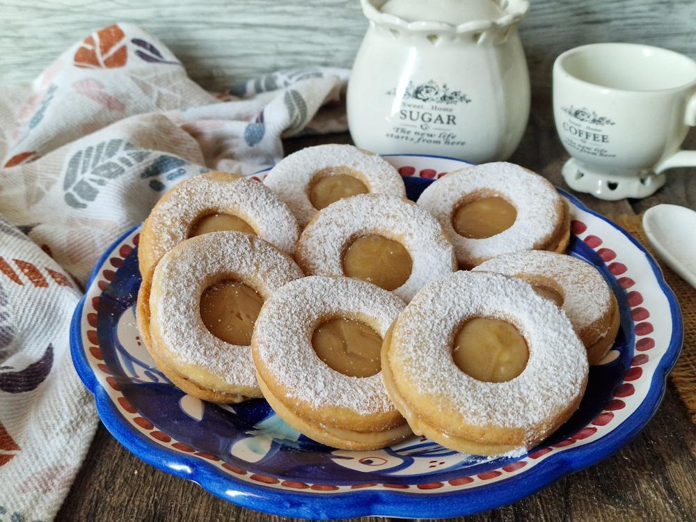 BISCOTTI OCCHI DI BUE AL CARAMELLO