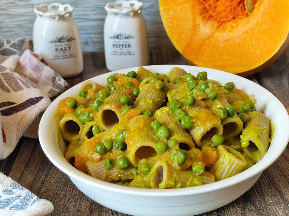 PASTA CON CREMA DI ZUCCA E PISELLI