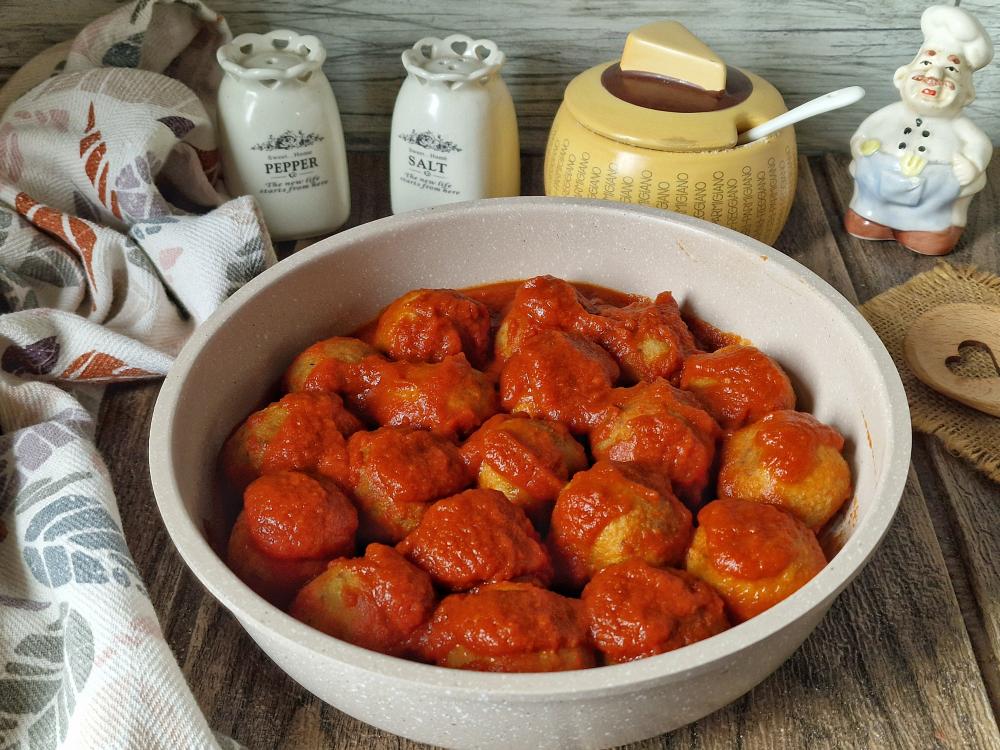 POLPETTE DI PANE AL SUGO