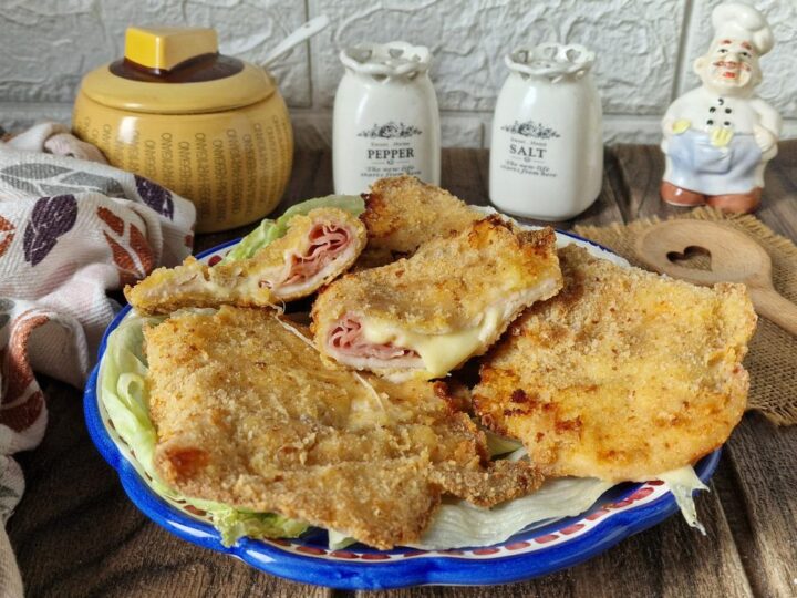 PORTAFOGLIO DI POLLO CON PROSCIUTTO E FORMAGGIO