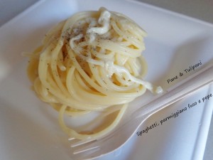 Spaghetti, parmigiano fuso e pepe