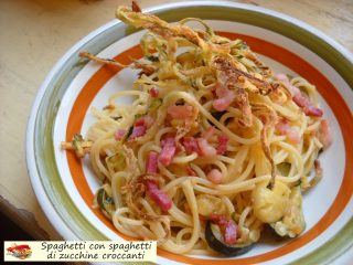 Spaghetti con spaghetti di zucchine croccanti.6