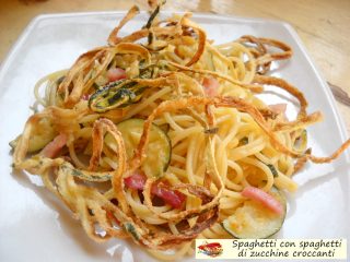 Spaghetti con spaghetti di zucchine croccanti.8