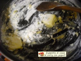 Zuppetta di cozze al curry con yogurt.3