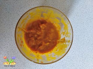 taccole in salsa di pomodori gialli con curcuma