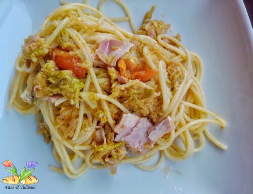 Spaghetti con verza e prosciutto cotto