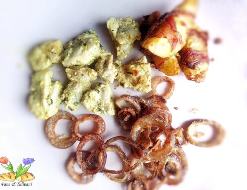 Dadolata di pollo con cipolle croccanti