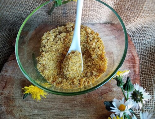 Zucchero giallo con fiori di tarassaco