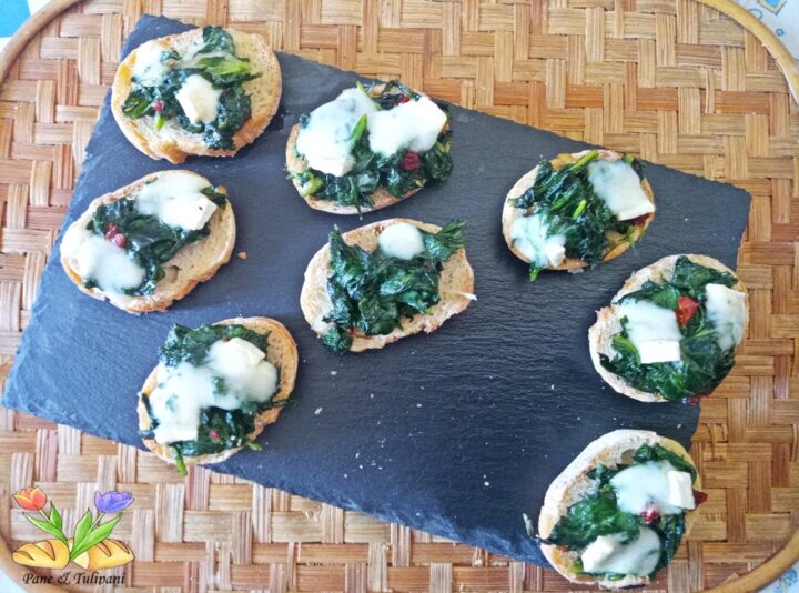 mini bruschette con silene e speck