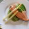 Trota salmonata con asparagi