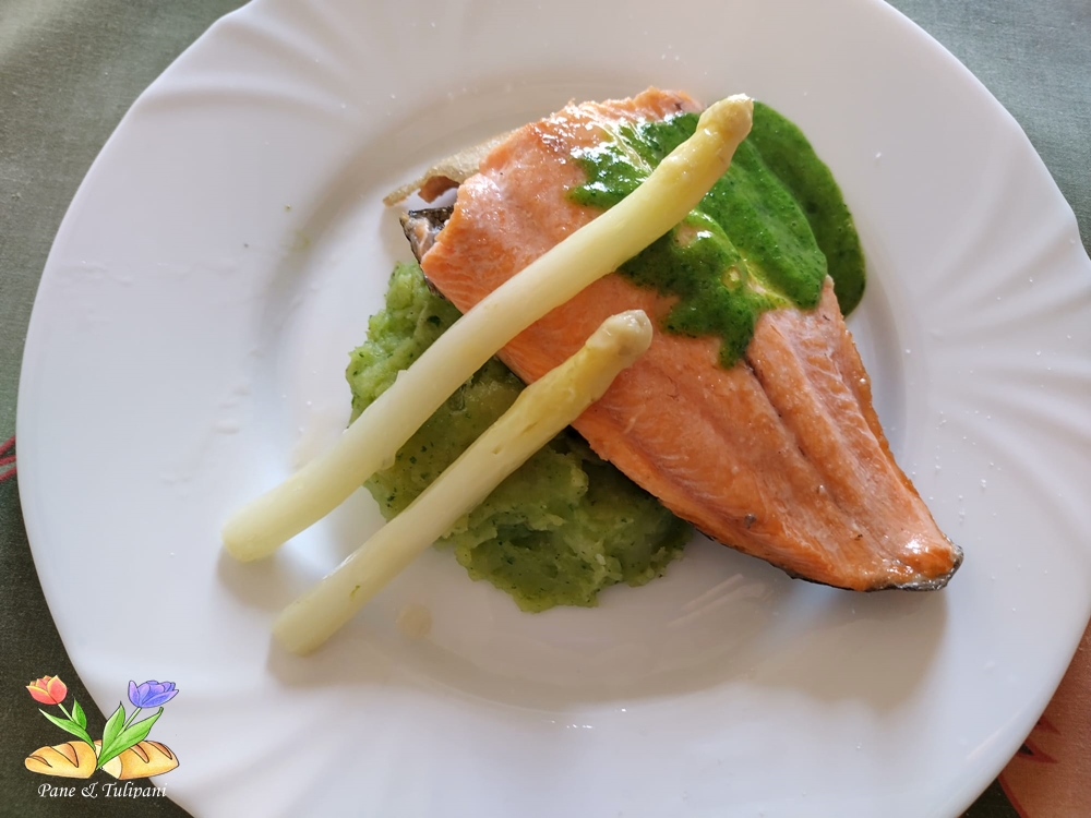 trota salmonata con asparagi