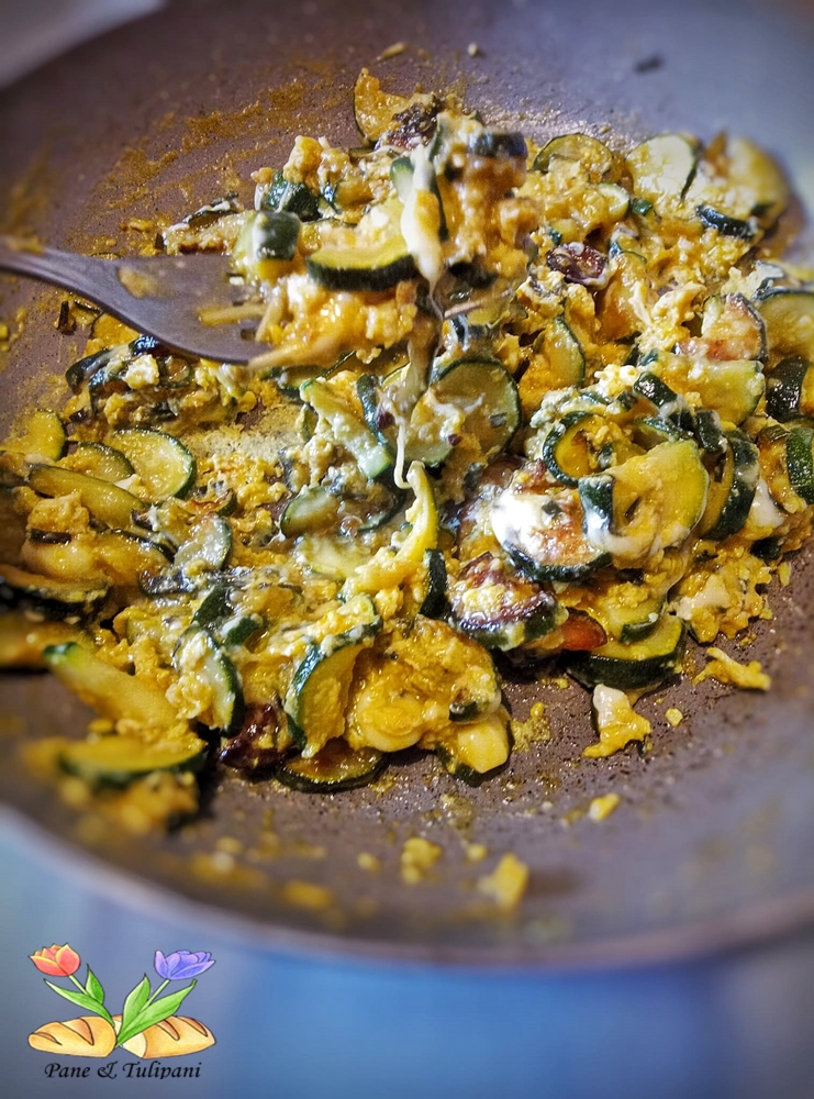 padellata di strapazzata con zucchine e nepitella