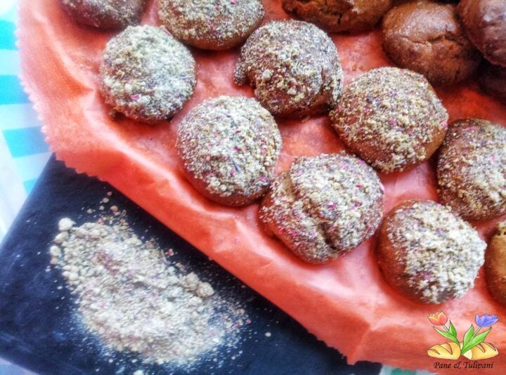 biscotti con zucchero in fiore e cannella