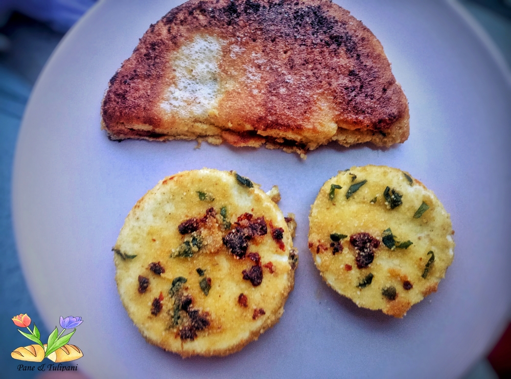 ricotta impanata con portulaca e pomodori secchi