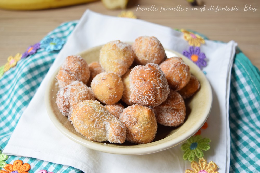 Castagnole alla banana con solo 2 ingredienti pronte in meno di 15 minuti, da deliziarle senza sensi di colpa anche se fritte!  Sono dolcetti velocissimi da realizzare
