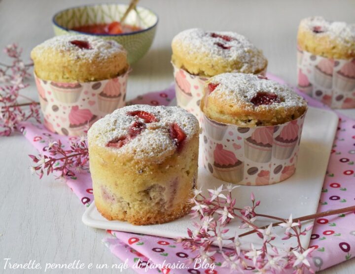 Muffin fragole e menta con cioccolato fondente: golosi e perfetti per ogni momento della giornata