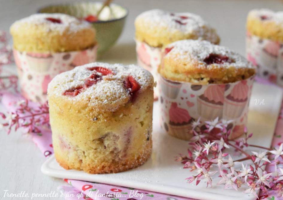 Muffin fragole e menta con cioccolato fondente: golosi e perfetti per ogni momento della giornata, profumati e sofficissimi 