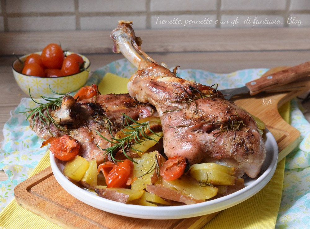 Coscia di tacchino al forno con patate e pomodorini il secondo perfetto da sostituire all' agnello, conquisterà in modo semplice tutti i vostri ospiti 