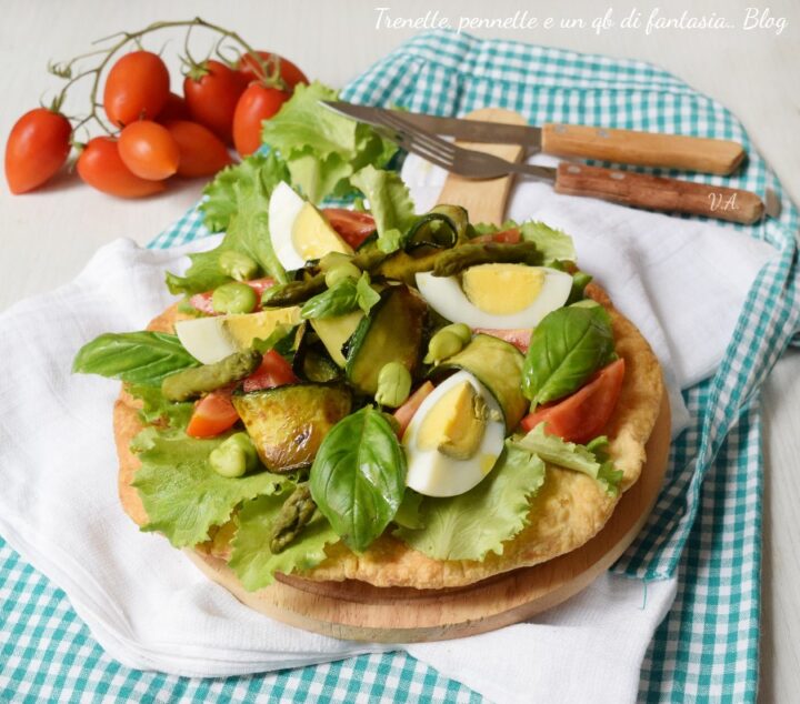 Pizza di pasta sfoglia con verdure e uova: sembra una pizza ma non lo è, croccante e leggera