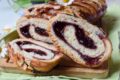 Rotolo di frolla all'olio con marmellata di ciliegie: tutto in ciotola e si stende con le mani