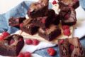 Brownies lamponi e cioccolato: la ricetta facile che profuma di festa e conquista tutti