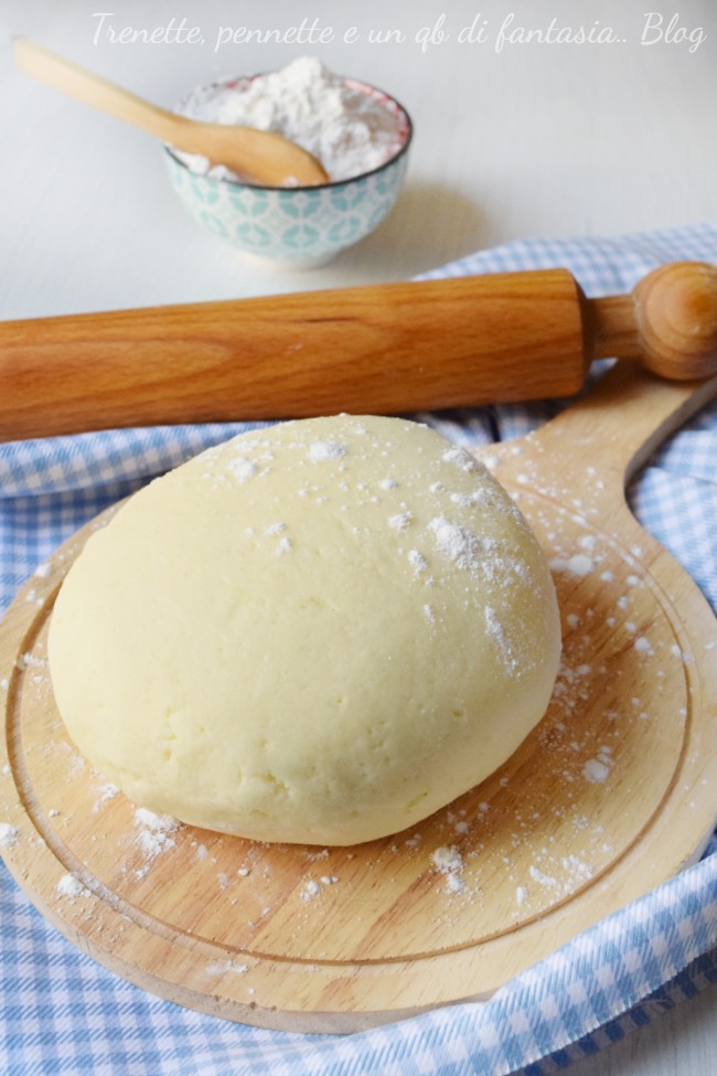 Perfetta per biscotti e crostate e dolci fatti in casa, una pasta frolla all'olio e yogurt pronta senza riposo in frigorifero e con una resa davvero sorprendente