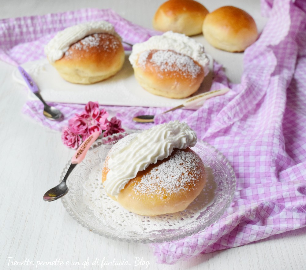 Piccoli bocconi golosi da concedersi quando vuoi, perfetti per la colazione, ideali per la merenda e irresistibili come dessert farciti con panna montata fresca.