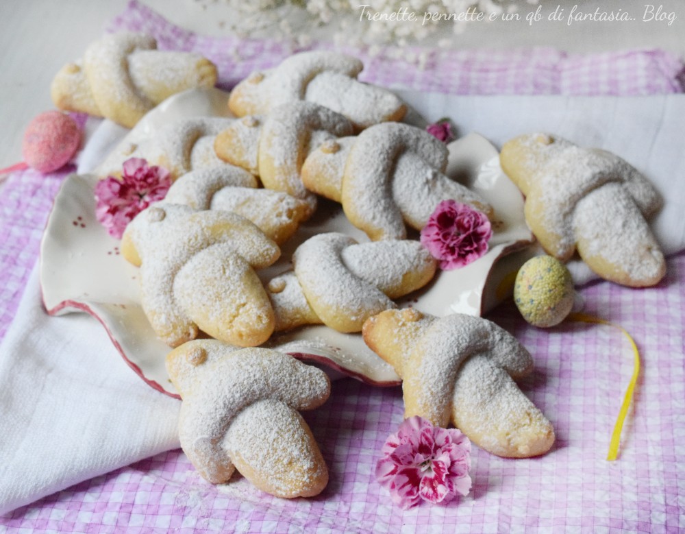 Colombine di frolla alle mandorle sono così friabili che una tira l’altra!