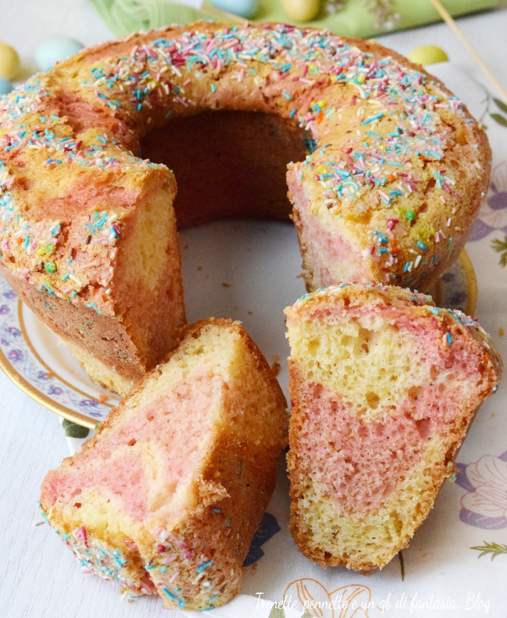 Ciambella bicolore all'Alchermes: la torta soffice e colorata che profuma di casa