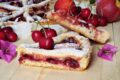 Crostata di ciliegie con frolla allo yogurt: la ricetta estiva morbida che conquista al primo morso
