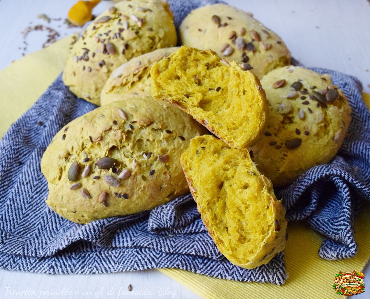 Panini alla curcuma e semi misti: soffici, profumati e facili da fare con il lievito madre