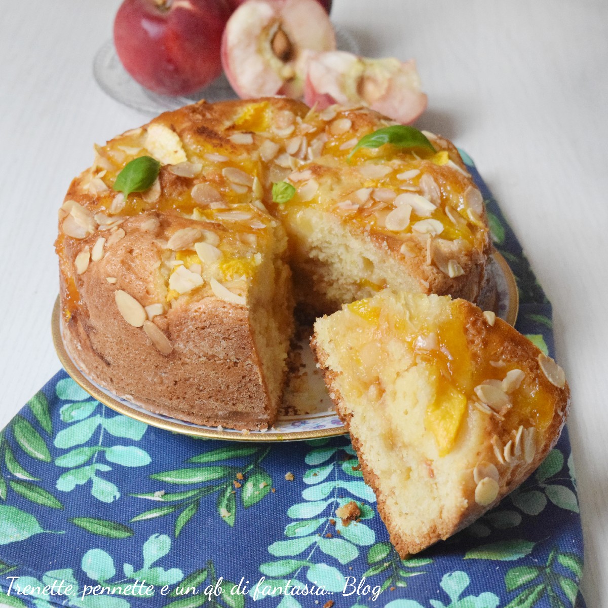 Torta con Pesche e Ricotta: morbidissima, con cuore di marmellata e mandorle croccanti