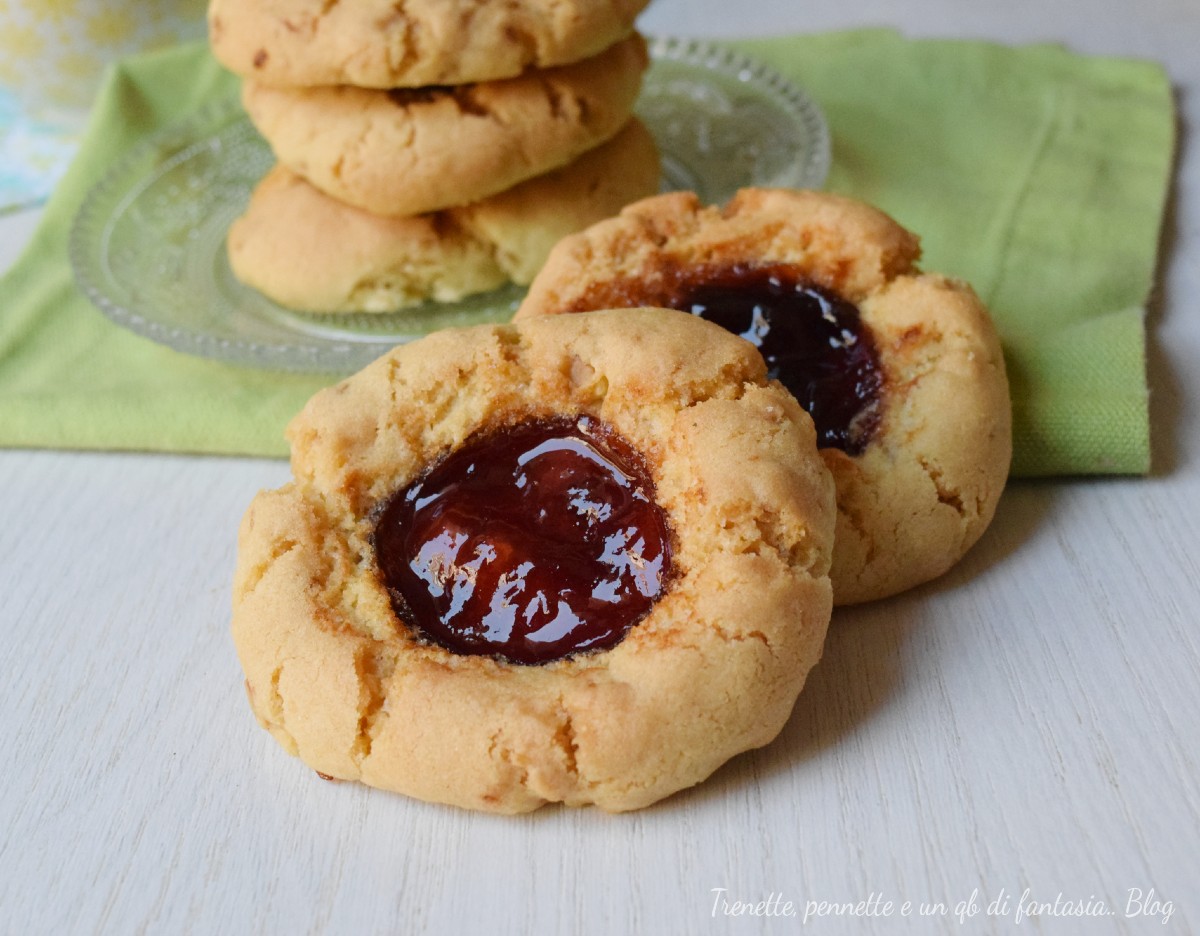 Biscotti crepati con marmellata in friggitrice ad aria: croccanti fuori, morbidi dentro e con un cuore goloso.