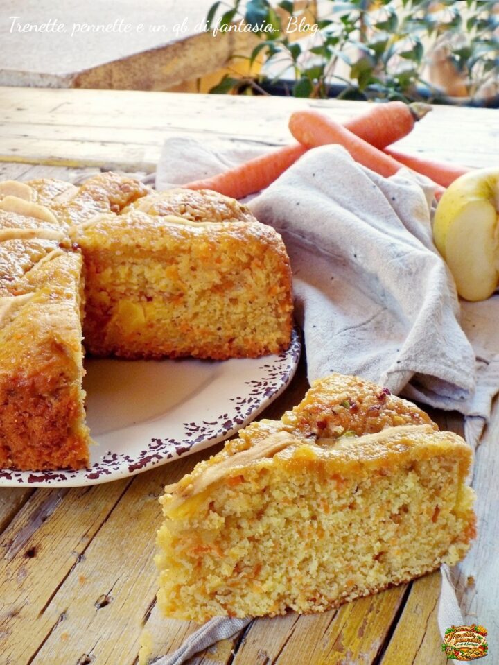 La torta di carote e mela senza burro è pronta: semplice, morbida e profumatissima. Preparatela per la colazione, per una merenda in famiglia 
